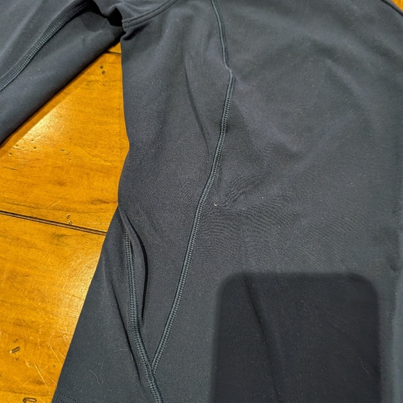 Lululemon Size 10 Nylon long Sleeve Navy Shirt - Picture 5 of 7